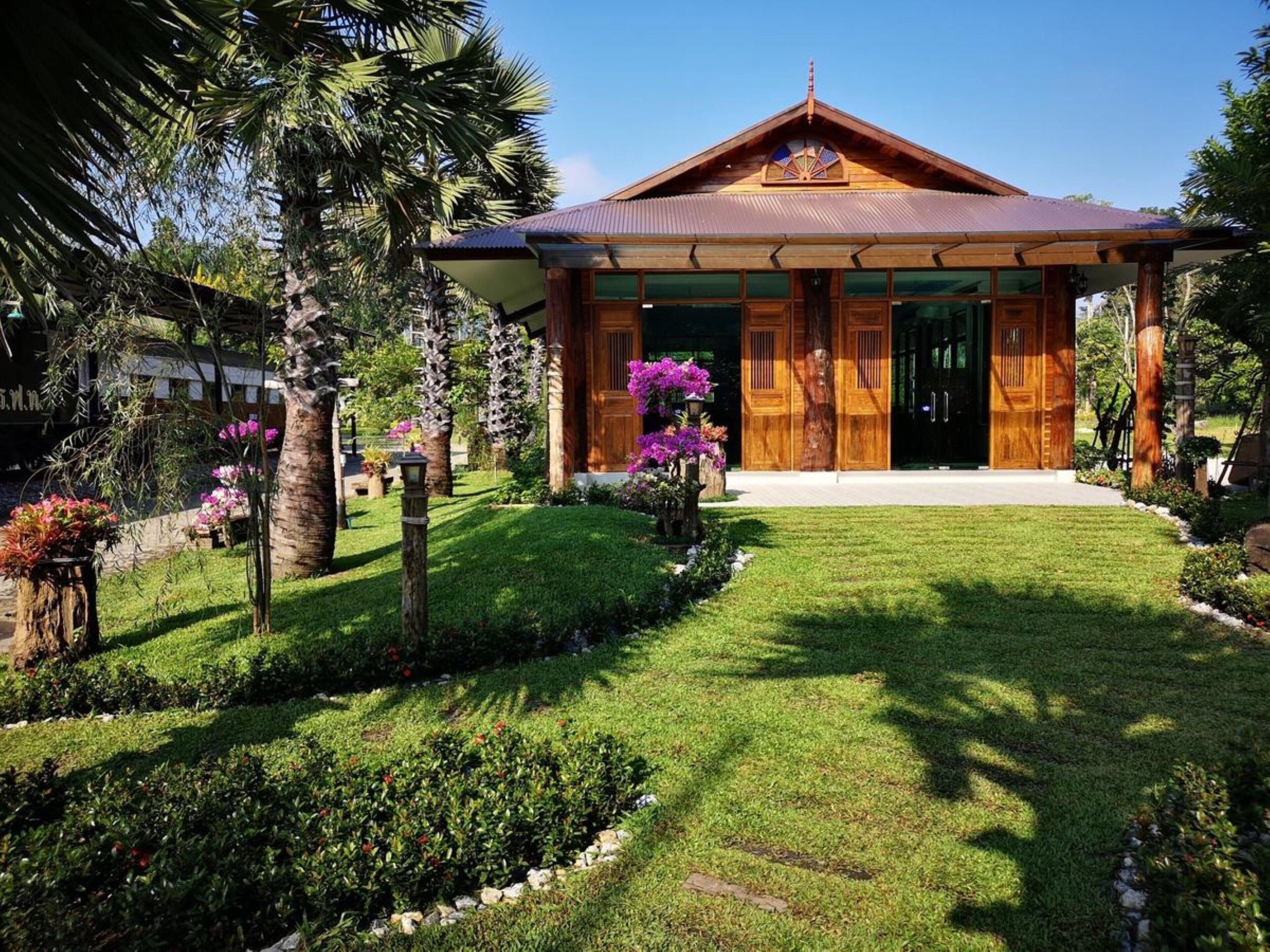 Royal Train Garden Resort — Photos 1